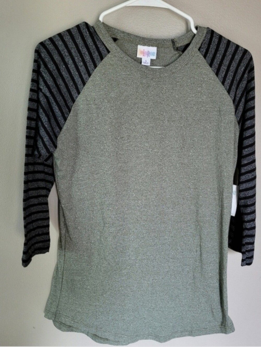 LulaRoe Randy Tee Size Small NEW - Picture 2 of 5